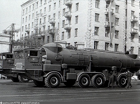 Почему США убедили Украину передать ядерное оружие СССР Москве
