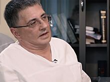 Мясников предупредил, что «запастись» витаминами невозможно