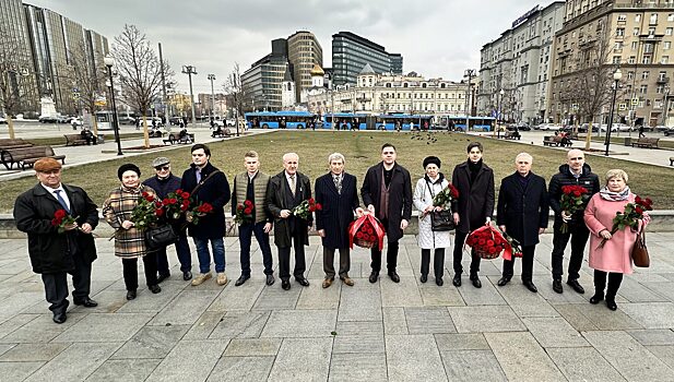 Нижегородцы почтили память Максима Горького в Москве