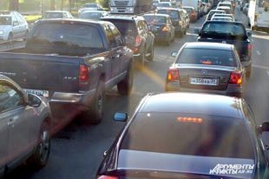 Водители предупреждают о пробке на въезде в Калининград из-за ремонта