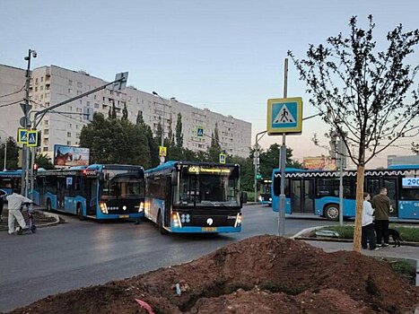 Два автобуса столкнулись на севере Москвы