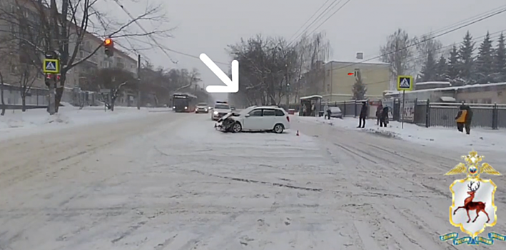 Два человека пострадали в жестком ДТП на Ванеева в Нижнем Новгороде