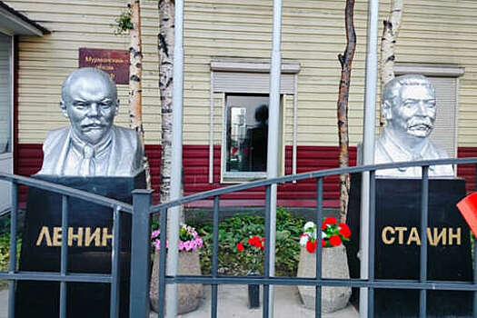 Коммунисты установили бюст Сталина в Мурманске