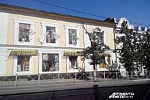 В Казани разрисовали дом, в окнах которого можно увидеть быт людей XIX века