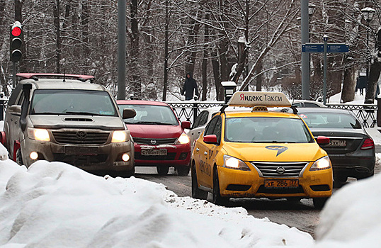 Не поехал — заплати: пользователи «Яндекс.Такси» жалуются на списания за несостоявшуюся поездку