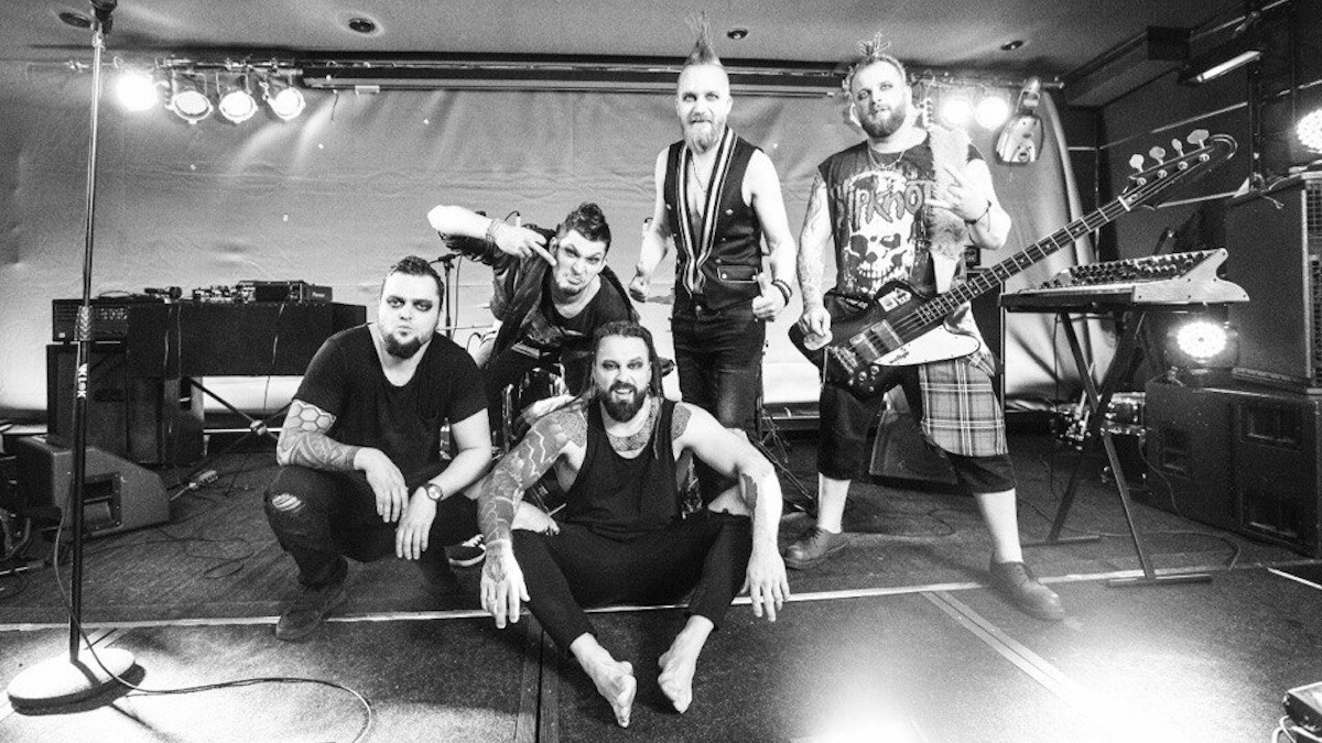 Слева направо: Александр Оделевский, Гарик Burito, Андрей Веретенников, Сергей Захаров, Дима Хромов