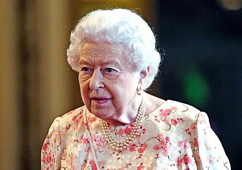 СМИ: Елизавета II спит на простынях 22-летней давности, а порванные перешивает на наволочки