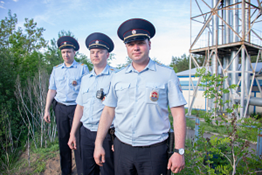 В Воронеже полицейские вытащили двоих подростков из трясины