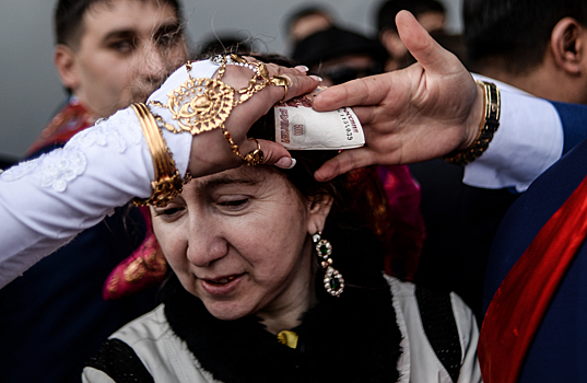 Силовики нагрянули в цыганский поселок поселок и задержали 25 человек