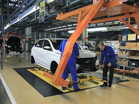 Из-за дефицита компонентов "АвтоВАЗ" на неделю приостановит производство