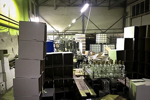 Крупный цех по производству нелегального алкоголя закрыли в Карачаево-Черкесии