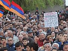 В Ереване протестующие заблокировали ряд центральных улиц