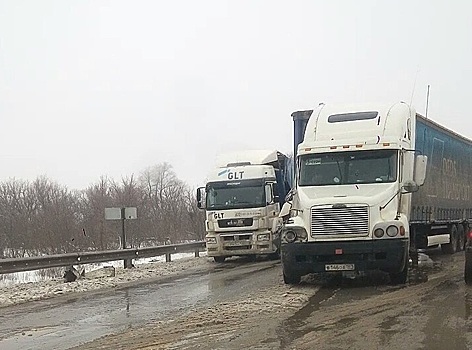 Снегопад устроил в Волгограде транспортный коллапс