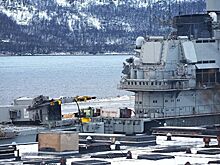 Крейсер "Адмирал Кузнецов" освободили от упавшего крана