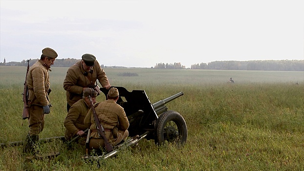 «Марш Кремлевских курсантов» завершился исторической реконструкцией боев 1941 года