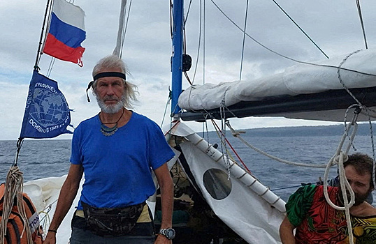 «Юля, мы тонем»: российский катамаран потерпел крушение в Тихом океане после нападения акул