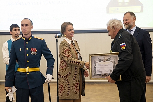 Анна Цивилева вручила награды «Отец Героя»  и премию «Окопная свеча»