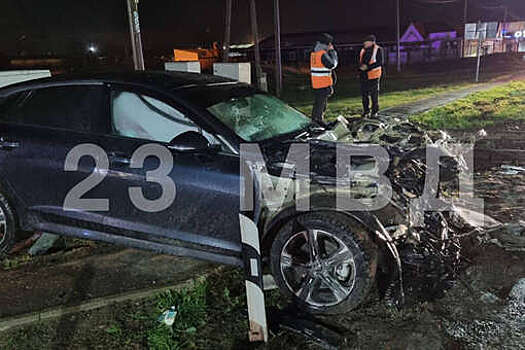 Под Краснодаром электричка столкнулась с иномаркой