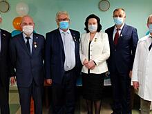 Правительство РФ наградило четырех врачей Свердловского онкодиспансера