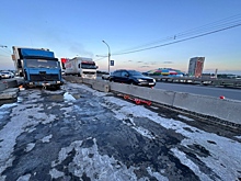 Водитель МАЗа выпал из кабины ночью на Димитровском мосту в Новосибирске