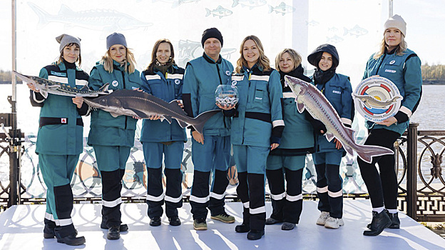 В Нижневартовске в Обь выпустили краснокнижных осетров