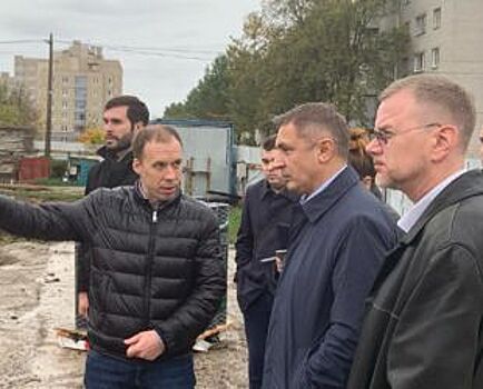 Комиссия проверила стройки соцобъектов в Ломоносовском районе