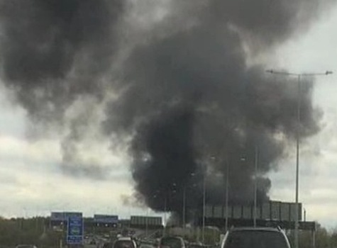 Очевидцы сообщили о пожаре в районе лондонского аэропорта Heathrow