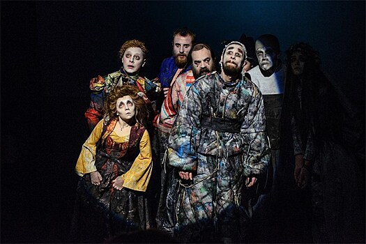 В вихре мрачного карнавала