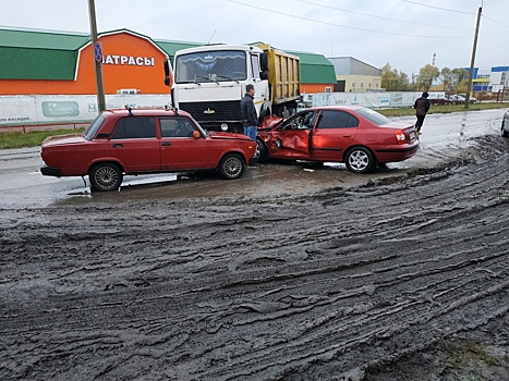 В Пензе произошло массовое ДТП с большегрузом