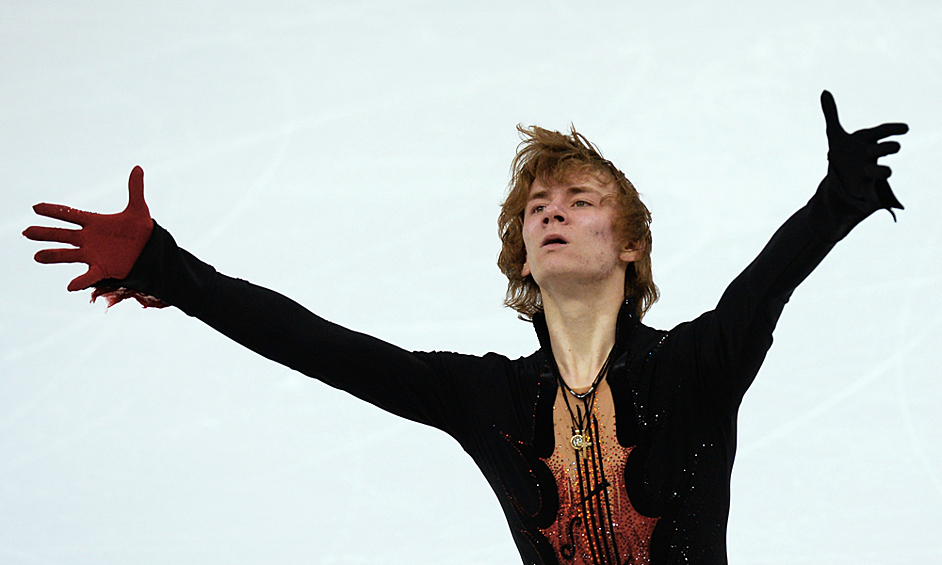 Он попытался вернуться на лед в 2017-м, но занял лишь 4-ое место на соревнованиях в Санкт-Петербурге.