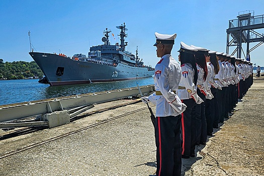 Учебный корабль ВМФ РФ "Перекоп" зашел в порт Гаваны