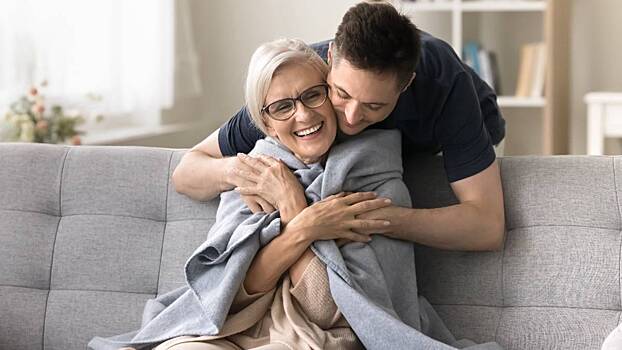 В РПЦ объяснили, почему мужчины в 30 лет все еще живут с мамой