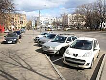 На Кусковской улице оборудовали парковочный карман