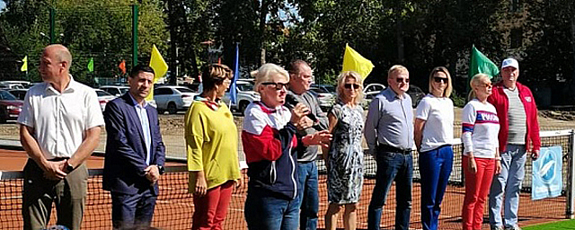 Вблизи парка «Бугринская роща» в Новосибирске открыли новый теннисный корт