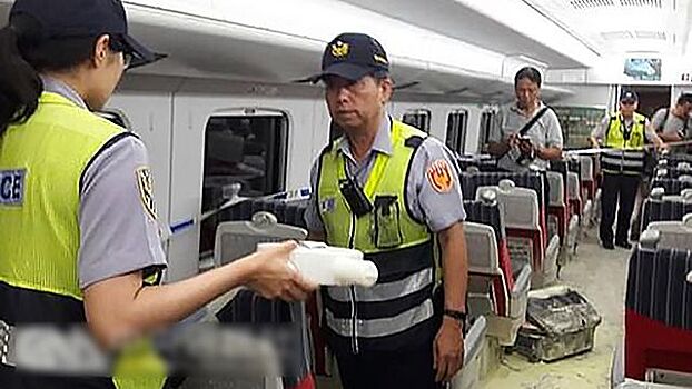 Поезд эвакуировали на Тайване из-за взрыва батарейки