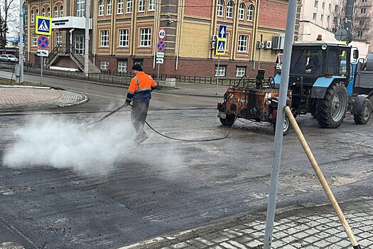 В Йошкар-Оле восстанавливают дорожное покрытие и устанавливают новые знаки