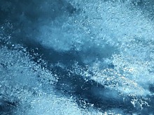 Недалеко от Ховринского моста спасатели помогли терпящим бедствие мальчику и пожилому мужчине