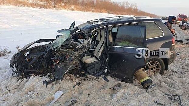          Кировчанка влетела в автовоз на трассе в Татарстане из-за лопнувшего колеса       