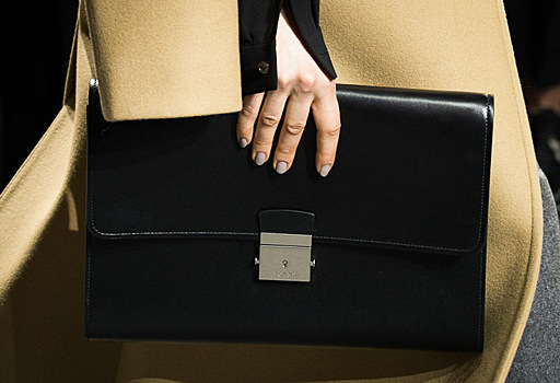 Объект желания: черный клатч-портфель из новой коллекции Michael Kors