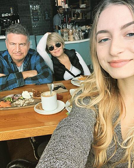 21-летняя Елизавета от нынешней супруги Анжелики Варум.