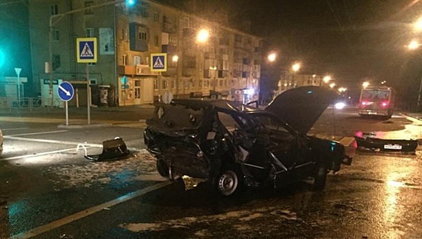 Ночная авария с летальным исходом в Липецке попала в объектив камеры наблюдения