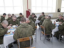 Рождественское меню в армейских столовых разнообразят блюда национальных кухонь и выпечка