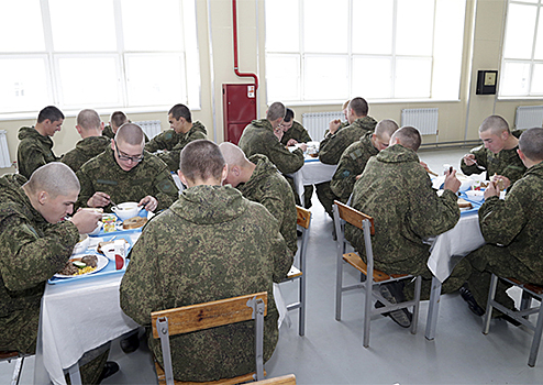 Рождественское меню в армейских столовых разнообразят блюда национальных кухонь и выпечка