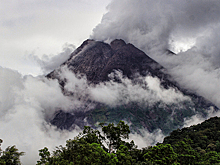 Извержение вулкана произошло в Индонезии