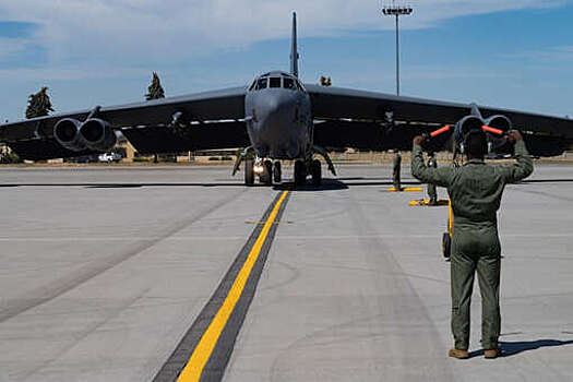 Летчик Красноперов: американские B-52 в Австралии станут новой целью для Китая