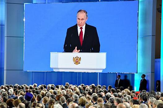 «Смыслы недели»: зачем Путин хочет изменить Конституцию?
