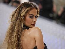 Рита Ора пришла на день рождения мужа в прозрачном платье