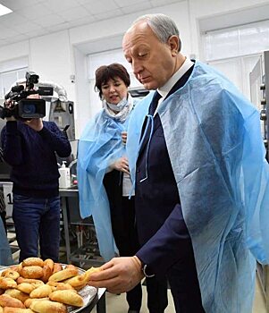 Радаев предложил продавать пирожки саратовских студентов в столовой правительства области