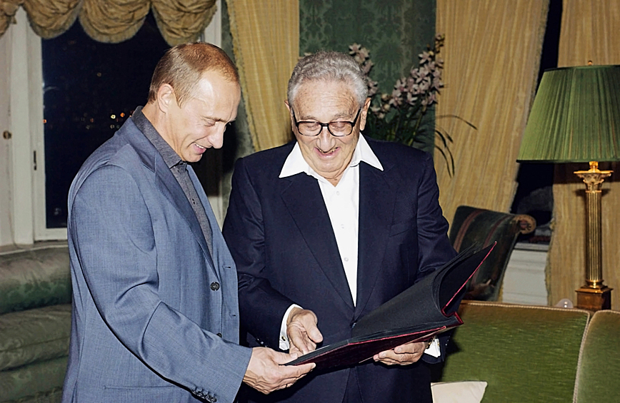 Президент России Владимир Путин встретился в Нью-Йорке с бывшим госсекретарем США Генри Киссинджером, 2003 год