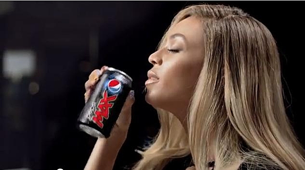 Исследование: более 70% поп-звезд рекламируют вредные продукты